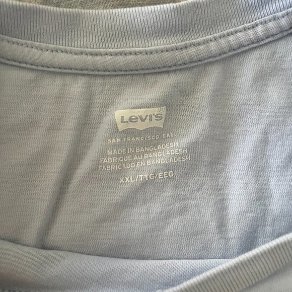 Women's Levi's Shirt Size XXL Light Blue Short Sleeve Tee - Picture 3 of 4